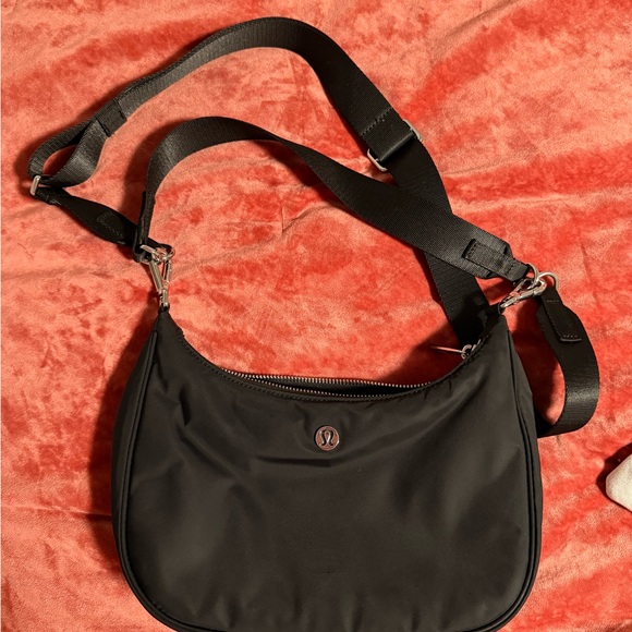lululemon athletica City Essentials Small Shoulder Bag 3L - Picture 1 of 3